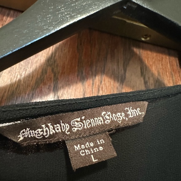 Womens black shirt size L - Picture 3 of 4